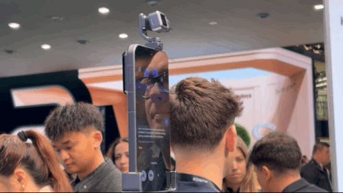 아너가 공개한 로봇 폰./사진=윤지혜 기자