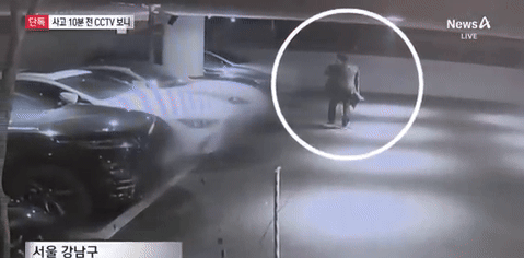 음주운전과 뺑소니 혐의를 받는 배우 이재룡(61)이 사고를 내기 직전 모습이 담긴 폐쇄회로(CC)TV 영상이 공개됐다. /사진=채널A 뉴스 방송화면