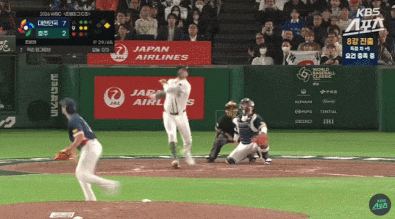 WBC 한국 대표팀이 8강 진출을 확정 짓고 환호하는 모습./사진=KBS스포츠 유튜브 화면캡처.