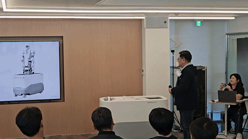 코넥티브의 수술 보조 로봇 '제트'(Zett)가 기동하는 장면 /영상=최태범 기자