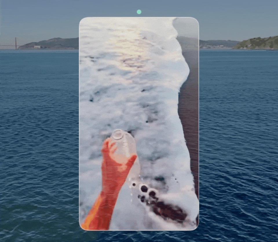 AI 글래스로 눈 앞에 보이는 장면을 사진찍는 모습./사진=메타