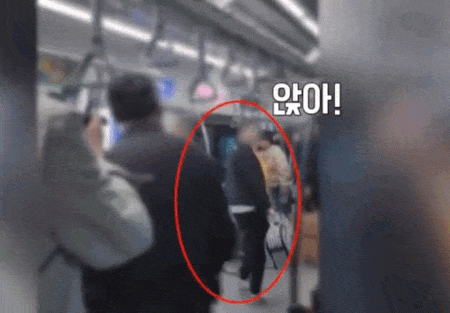 부산 지하철 좌석에 자신의 가방을 올려둔 여성이 자리에 앉으려는 남성을 폭행하는 사건이 발생했다. /사진=JTBC '사건반장' 방송 화면