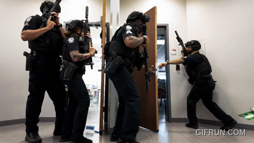 미국 플로리다 주 애틀랜틱 공립대학에서 지난해 촬영된 '캠퍼스 가디언 앤젤' 드론 운용 시연 모습./캠퍼스 가디언 앤젤 유튜브 갈무리