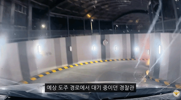 경찰을 피해 도주하다 주차장 외벽을 들이받는 등 사고를 낸 만취 운전자 체포 영상이 공개됐다. /사진=대한민국 경찰청 유튜브 캡처