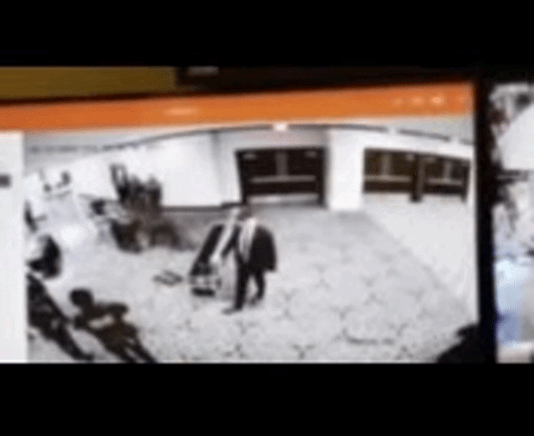 도널드 트럼프 미국 대통령이 25일(현지시간) 트루스소셜에 공개한 백악관 출입기자단 만찬 행사 총격 사건 용의자 관련 영상. /사진=트루스소셜 갈무리