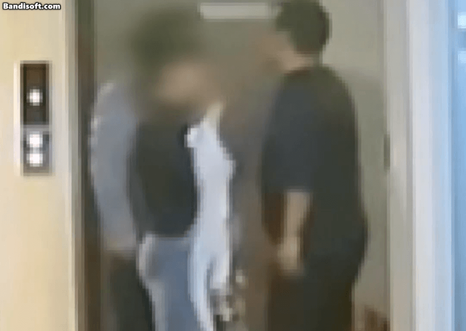 A씨는 이 과정에서 "이거나 먹어라"며 자신이 씹던 아귀포를 사장의 입에 집어넣기도 했다. 사장은 '사건반장'에 "아귀포가 컸다. A씨가 오른손으로 질겅질겅 씹던 걸 제 입에 푹 집어넣었다"며 "2~3초간 정적이 있었다. '이게 뭐지' 싶었다. 살면서 남이 씹던 걸 입에 넣어본 적이 없다"고 토로했다. /영상=JTBC '사건반장'