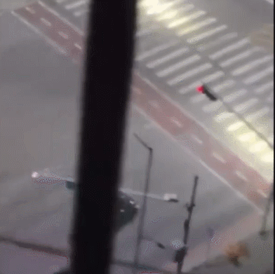 새벽에 경기 안성시 한 아파트 밀집 지역에서 승용차가 굉음을 내는 등 난폭 운전했다는 신고가 접수돼 경찰이 수사에 나섰다./영상=인스타그램 '보배드림'