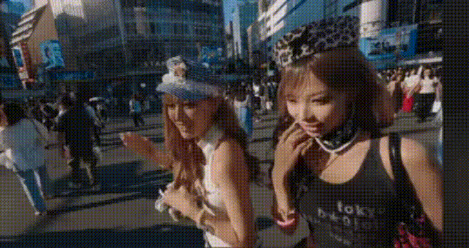 일본 현지에서 심각한 사회 문제로 대두된 '부츠카리'(공공장소에서 타인에게 고의로 몸을 부딪치는 행위, ぶつかり) 범죄에 그룹 리센느 멤버도 노출될 뻔했던 장면이 재조명됐다. /사진=유튜브 영상 캡처
