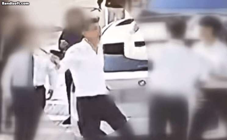 앞서 박 대표는 지난 12일 서울 용산구 한 수입차 매장에서 직원을 허리띠로 폭행하고, 이튿날 다시 찾아가 경찰 신고를 문제 삼으며 협박한 혐의로 경찰 조사를 받고 있다. /영상=JTBC '사건반장'