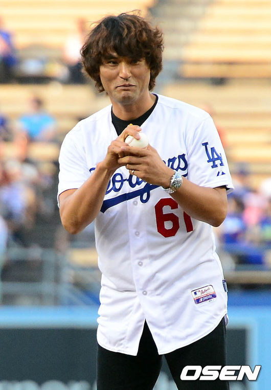 [사진]박찬호,'현진아 내 시구 잘 받아!'