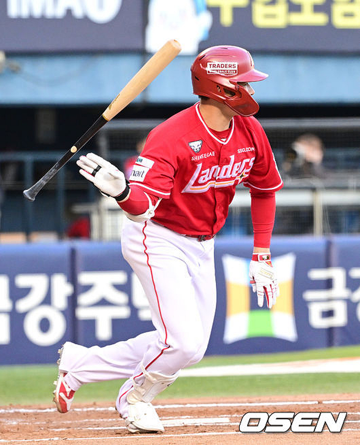 SSG, 김재환 앞세워 두산 4-1로 제압… 3연전 첫날 기선 제압 — image 1