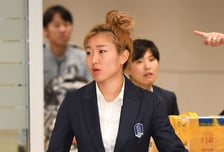 “한국은 이런 거 없나?” 프라다 입은 중국, 반문 던진 조소현… 프라다 사진 하나가 만든 파장, 조소현이 꺼낸 민감한 화두