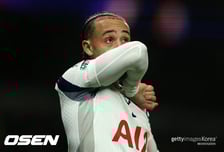 손흥민 헌신 본 받나.. '토트넘 7번' 시몬스, 휴가 대신 훈련 선언 '북런던 더비 올인'