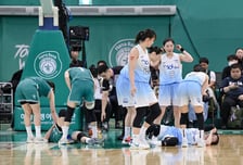 전반 역대 최소 득점 타이...빈공 속 웃은 '최하위' 신한, 하나은행 잡았다