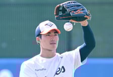 “1군에서 쓸 수 있다 합격 판정” 대형신인 오재원 인정한 김경문 감독, 하지만 경쟁은 끝나지 않았다 [오!쎈 오키나와]