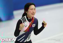 "진짜요?" 최민정도 김길리도 울었다...올림픽 은퇴 소식에 '눈물 펑펑' "언니처럼 훌륭한 선수 되고 싶다"[2026 동계올림픽]