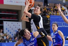 4쿼터 미쳐 날 뛴 김단비, 박지수가 막았다…KB스타즈 단독 선두 질주