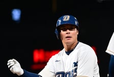 나홀로 야간 스윙 100개 보람있네!  나성범 연상케 하는 외야 기대주, 자체 평가전 홈런 2루타 대폭발 [NC 캠프]