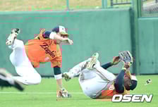 수비 늘었다 했는데… 한화 돌아온 페라자, 콜 플레이 미스로 하주석과 아찔한 충돌 [최규한의 plog]