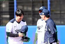 ‘11년 307억 계약’ 노시환, 한화전 7번 1루수 선발 출격…김경문 감독 “한화 영구결번 될 선수, 정말 축하해” [오!쎈 오키나와]