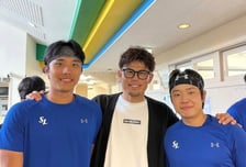 센다이 명물 카스테라 100개 들고 오키나와 캠프 찾은 이마에 전 코치, "올해는 팬으로 최강 삼성 응원" [삼성 캠프]