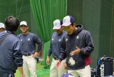 ‘이럴 수가’ 황성빈 과욕이 부른 케이크 참사…日서 열린 캡틴 깜짝 생일파티, 롯데 캠프 모처럼 웃음꽃 피다 [오!쎈 미야자키]