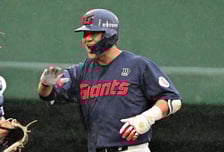 ‘와’ 롯데 강하다! 레이예스 선제포 김민성 역전 만루포 폭발…두산에 6-2 리드→3회 아쉬운 우천 노게임 [오!쎈 미야자키]