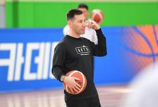 NBA 캠프 코치가 본 한국 유소년농구 "농구를 좋아하는 마음을 잃지 말아야..."