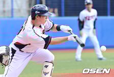 ‘307억 사나이’ 노시환 6년 만의 희생번트… 야구 국가대표팀 WBC 8강 미국행 그만큼 간절하다 [최규한의 plog]