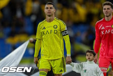 '탐욕왕' 호날두, 본격적으로 은퇴 준비? 스페인구단 지분 25% 매입