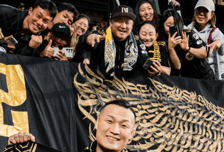 ‘코리안좀비’가 LA를 흔들었다...슈퍼스타 손흥민과 정찬성의 특별한 만남