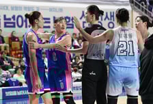 ‘동료에서 적으로’ 신이슬과 이해란의 치열한 신경전, PO 앞두고 양보 없었다