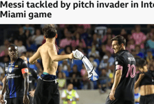'아르헨티나가 숨죽였다' 메시, '난입 관중'에게 살인태클 당했다..."다행히 큰 부상 없어"