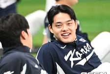'어깨 통증' 문동주, WBC 8강→개막 로테이션 정상 합류 가능할까…현장은 신중 또 신중 [오!쎈 오키나와]