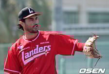 ‘이럴 수가’ 17억 한국계 외인, 日 2군에 당했다…무사 만루 강판→군필 좌완이 위기 수습 [오!쎈 미야자키]