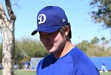 '하루에만 200가지 훈련이라니' WS MVP 야마모토와 혹독한 합동 훈련…제2의 박찬호, 제구 불안 꼬리표 떼낼까