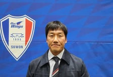 "더 시끄럽게 해보겠다"...'수원 데뷔전' 출사표 던진 이정효 감독 "긴장? 사우디 6만 관중 앞에서 7골도 먹어봤어"[수원톡톡]