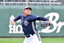 ‘두산 라이온즈’부터 심상치 않았다…19세 신인, 감독도 사로잡는 마성의 매력 “날 보면 생글생글 웃더라, 매력 있어” [오!쎈 미야자키]