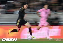 '태클 유도→퇴장→어시스트'손흥민 원맨쇼... 4경기 6공격포인트, 멈추지 않는 손흥민