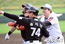 ‘오스틴 3점포 문정빈 솔로포’ LG 14안타 폭발, 8안타 KT와 7-7 무승부...정우영-이정용 실점 아쉽네 [오키나와 리뷰]