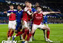 '선두긴 선둔데' 아스날의 코너킥 '인간 지네' 전술에 팩폭..."역대 최악 추악한 우승팀 될 것"