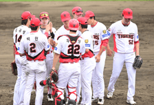 15안타 방망이에 간절한 수비와 주루, 첫 승 따낸 이범호 감독 "이게 내가 바라는 모습" [오!쎈 오키나와]