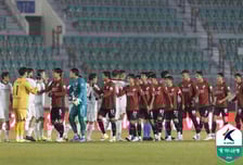 '크리스찬 선제골→김민혁 자책골' 부산-성남, 비바람 속 승자 없었다...개막전 1-1 무승부