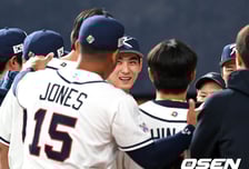 "말 나올 수 있다" 3년 전과 다르다…오사카 입성→30명 완전체 회식, 8강 향해 '원팀' 결의 다졌다