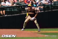 157km 강속구 공략 성공! 송성문, 안타는 쳤는데 수비 실책은 '옥에 티'