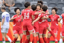 '너넨 뭐 타고 왔니' 북한 여자축구, 우즈베키스탄 3-0 완파...'명유정 해트트릭'