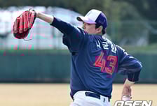 나균안, SSG 상대 1회 2실점 후 안정감 회복...4회 박세웅과 교체 [롯데 캠프]