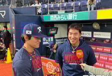 커플 목걸이 맞춰 다니는 절친 케미…동시에 터진 도영-현민 '괴물 듀오', 도쿄돔 폭격 준비 끝냈다