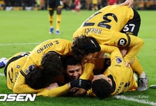 '꼴찌' 울버햄튼, 또 고춧가루 뿌렸다! 리버풀에 2-1 극장승...'황희찬 벤치 복귀' 속 시즌 첫 2연승 질주