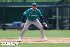 '잡지 않은 거 후회하려나' 35홈런 치고 KBO 떠난 KIA 출신 위즈덤이 폭발했다! ML 진입 꿈 이루나